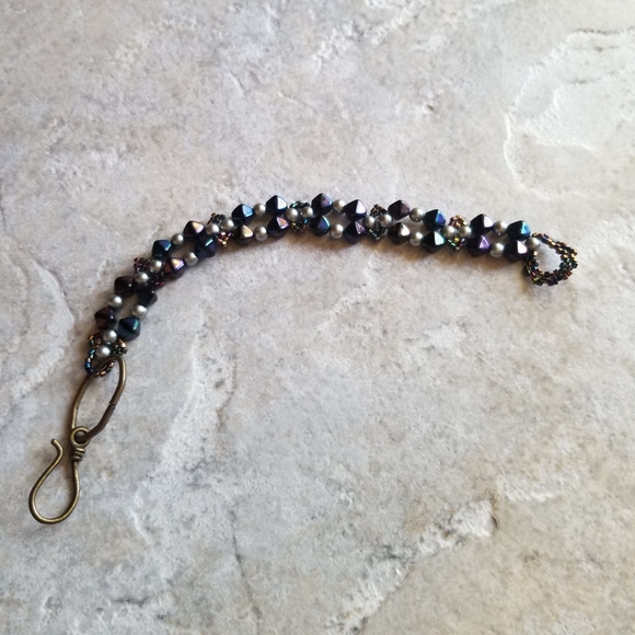 New gorgeous delicate intricate handmade beaded bracelet - Picture 2 of 3